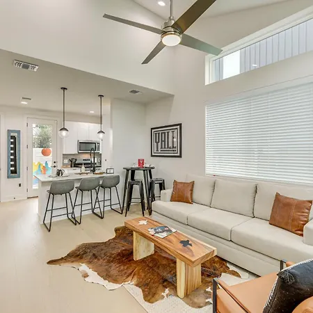 Modern Austin Retreat With Heated Cowboy Pool! Villa